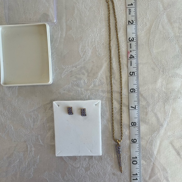 Costume jewelry necklace and earring set - Picture 6 of 8